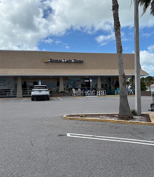 Municipal Dr, Madeira Beach, FL à louer - Photo du bâtiment - Image 3 de 3