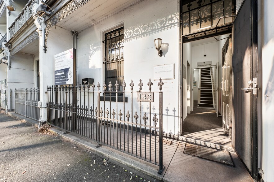 143 Victoria Pde, Fitzroy à vendre - Photo du bâtiment - Image 2 de 2