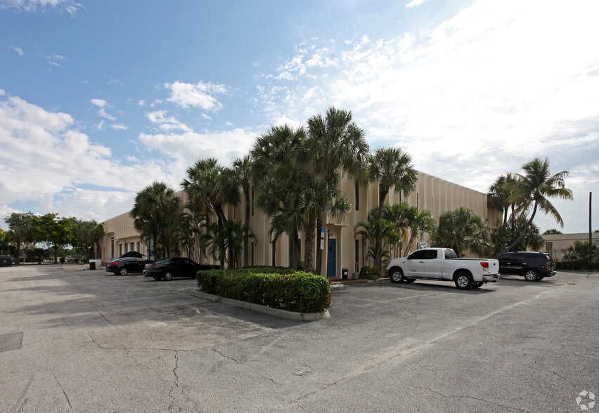 2601 NW 55th Ct, Fort Lauderdale, FL for lease - Building Photo - Image 3 of 7