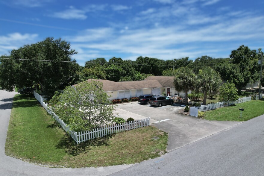 1130 7th Ave, Vero Beach, FL à vendre - Photo du b timent - Image 2 de 36