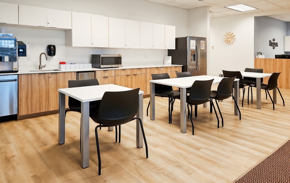 1412 S Legend Hills Dr, Clearfield, UT à louer - Photo intérieure - Image 3 de 12