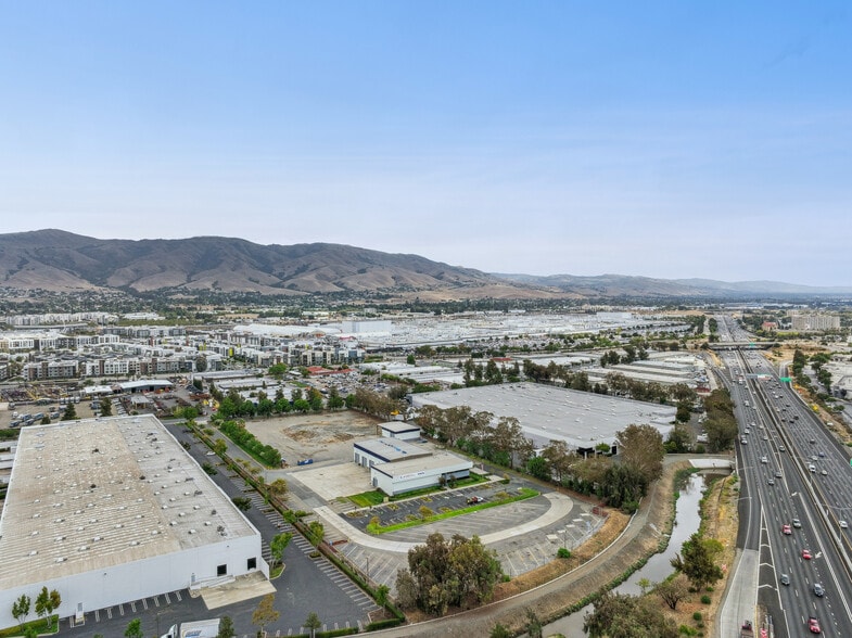 45051 Industrial Dr, Fremont, CA for lease - Building Photo - Image 2 of 28