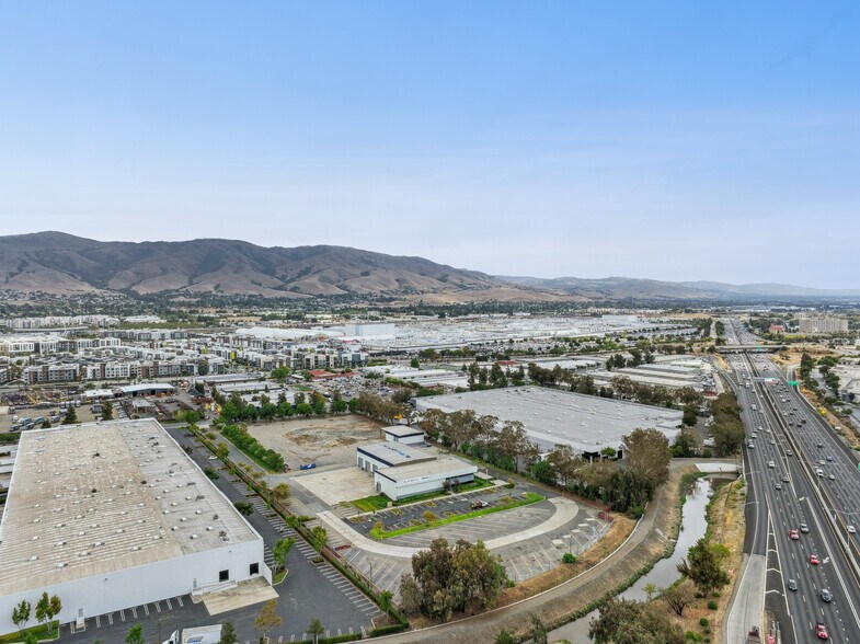 45051 Industrial Dr, Fremont, CA à louer - Photo du bâtiment - Image 2 de 28