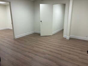 8345 Reseda Blvd, Northridge, CA à louer Photo intérieure- Image 1 de 3