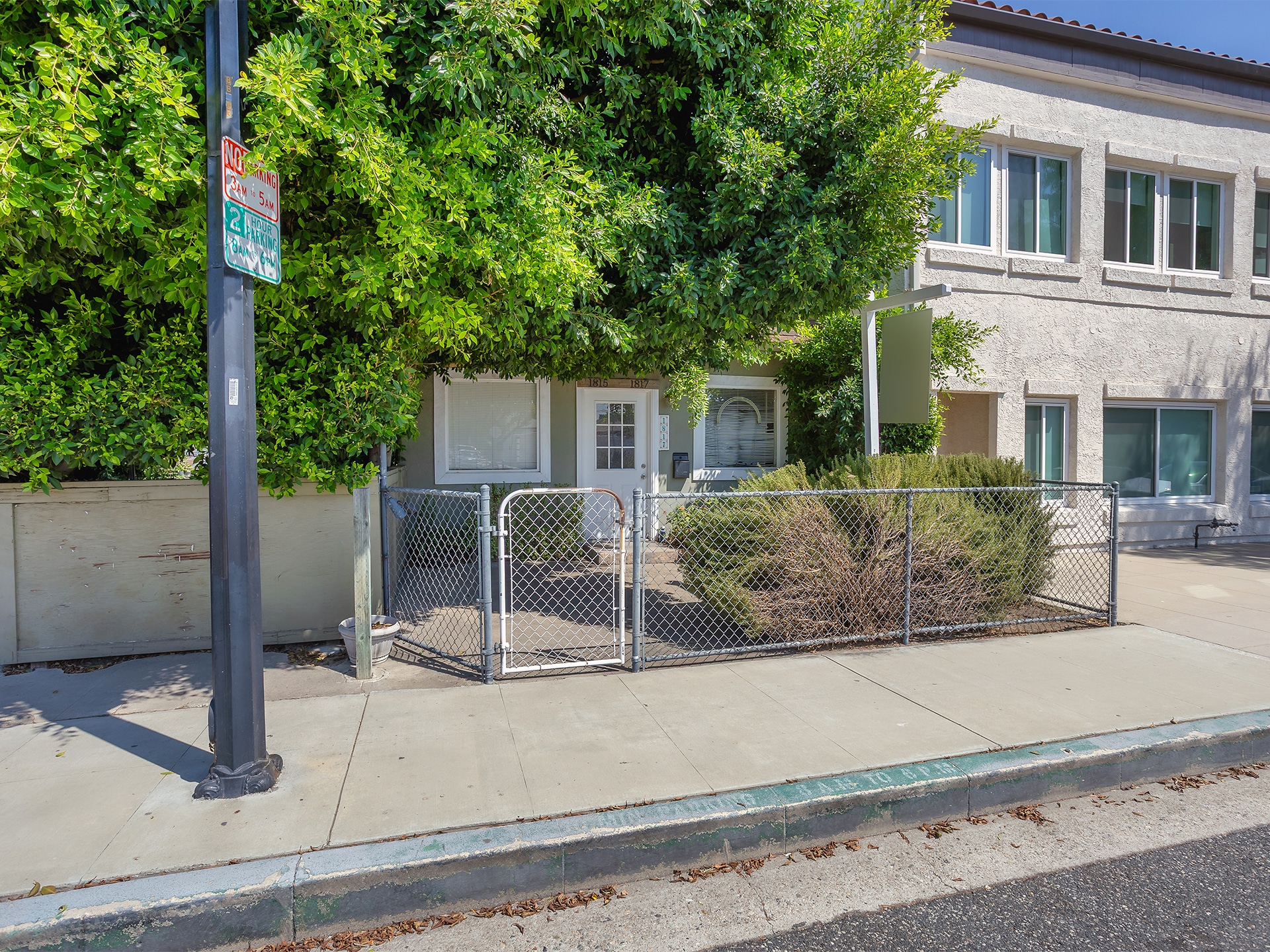 1817 W Burbank Blvd, Burbank, CA à vendre Photo du bâtiment- Image 1 de 53