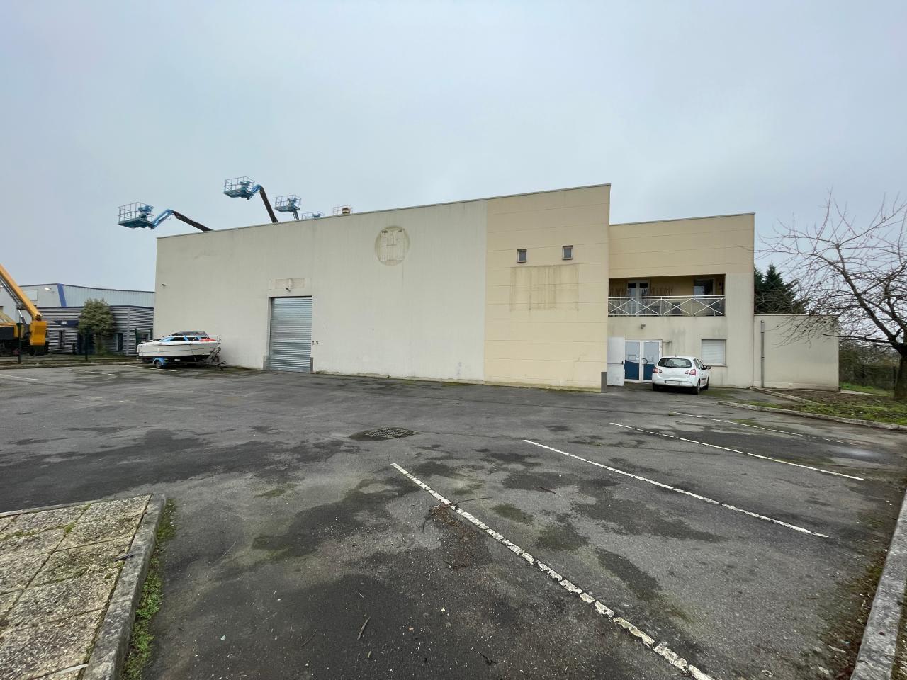 Local d'activités dans Méry-sur-Oise à vendre Photo du bâtiment- Image 1 de 11