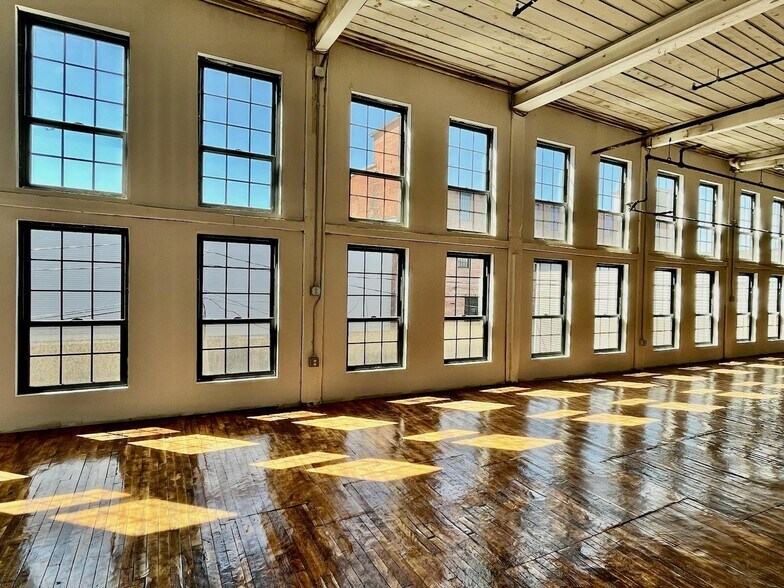 61 Endicott St, Norwood, MA à louer - Photo intérieure - Image 2 de 11