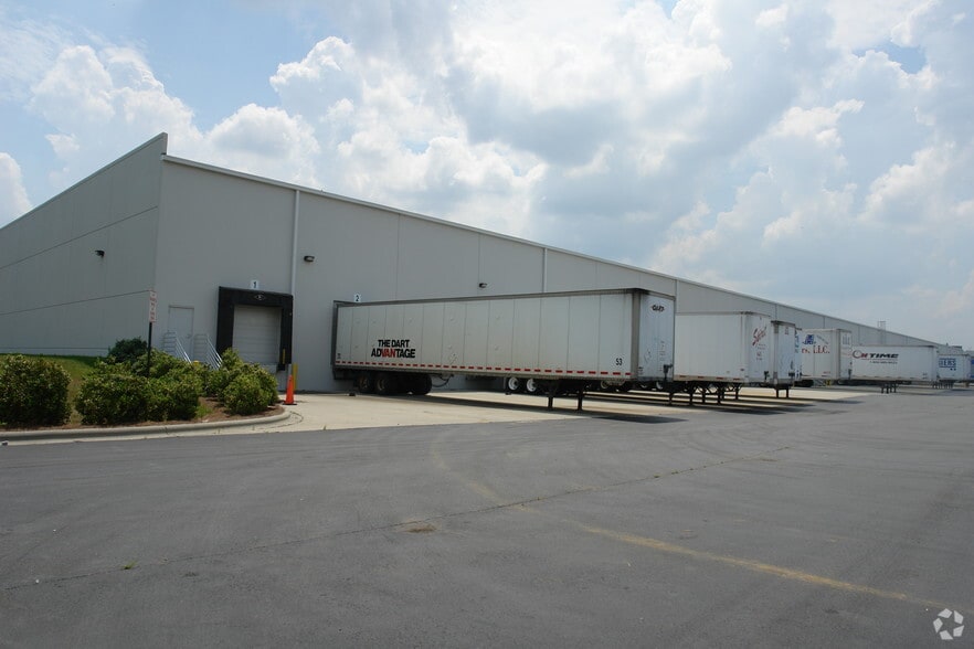 13323 Carowinds Blvd, Charlotte, NC for lease - Building Photo - Image 3 of 8