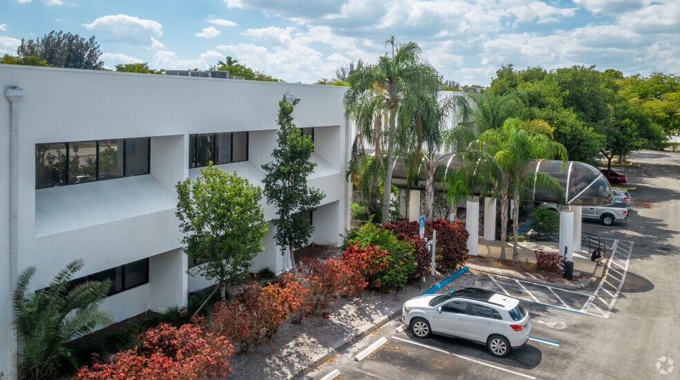 4300 N university Dr, Lauderhill, FL for lease - Building Photo - Image 2 of 8