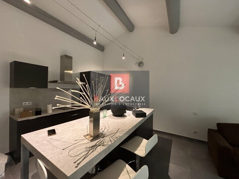 Office in Courthézon for lease - Interior Photo - Image 2 of 11