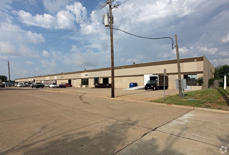 1225 Capital Dr, Carrollton, TX for lease - Building Photo - Image 2 of 3