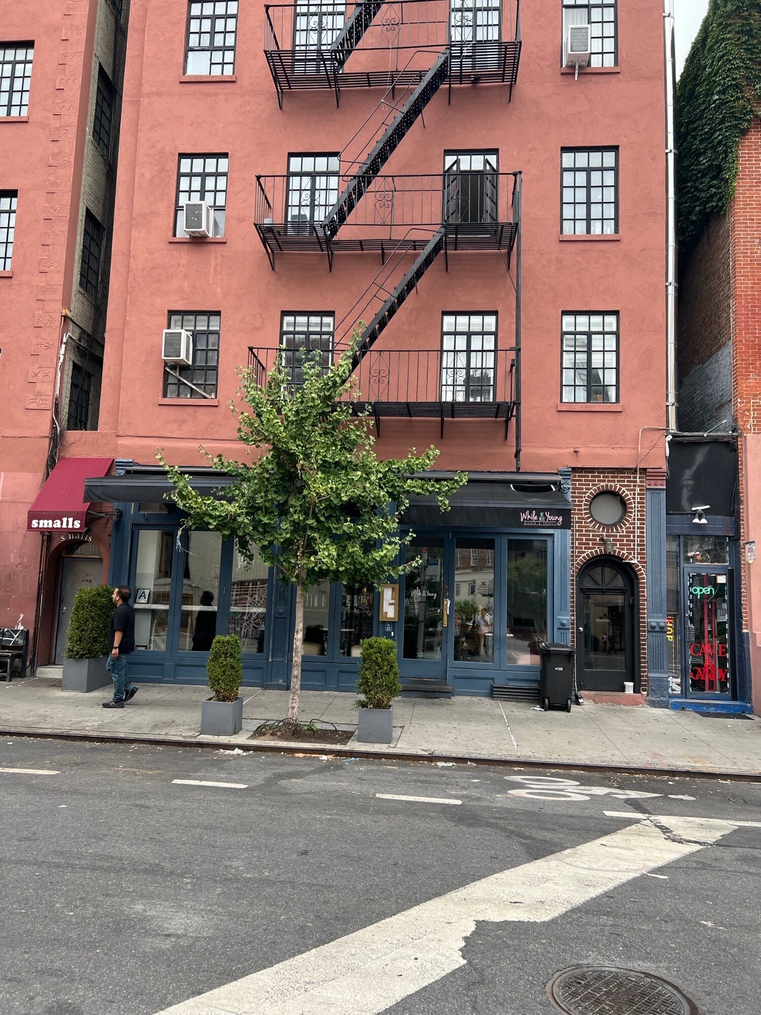 183 W Tenth St, New York, NY à vendre Photo du bâtiment- Image 1 de 1