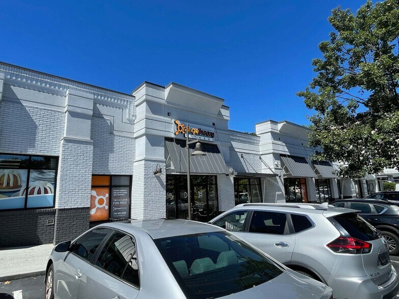 5975 Roswell Rd NE, Sandy Springs, GA à louer - Photo du bâtiment - Image 2 de 3