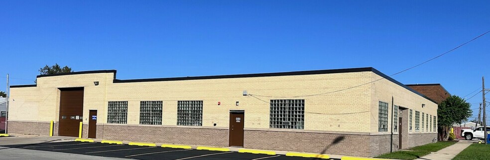 4919 Division St, Melrose Park, IL à vendre - Photo du bâtiment - Image 2 de 6