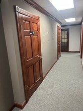 800-806 Stonecreek Pky, Louisville, KY for lease Interior Photo- Image 2 of 4