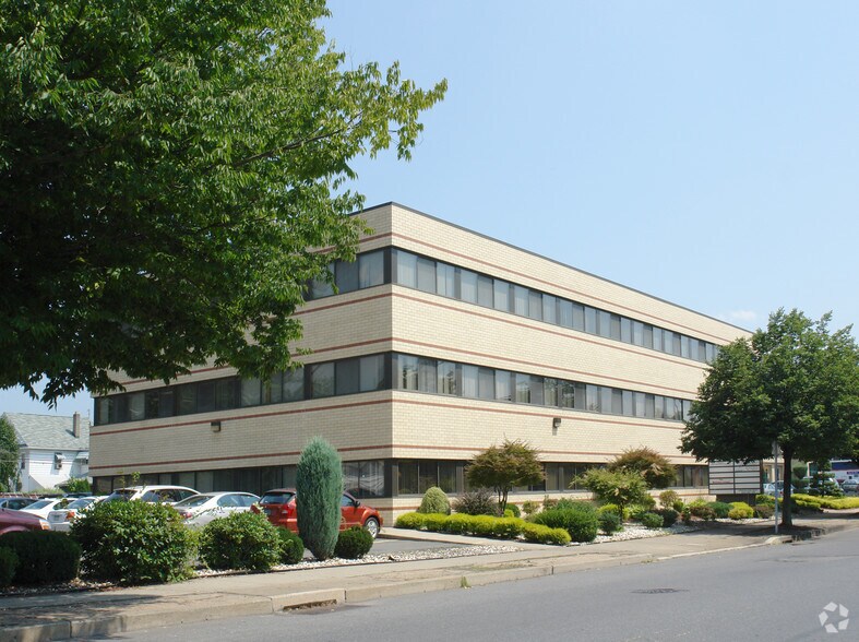270 Pierce St, Kingston, PA à vendre - Photo du bâtiment - Image 2 de 4