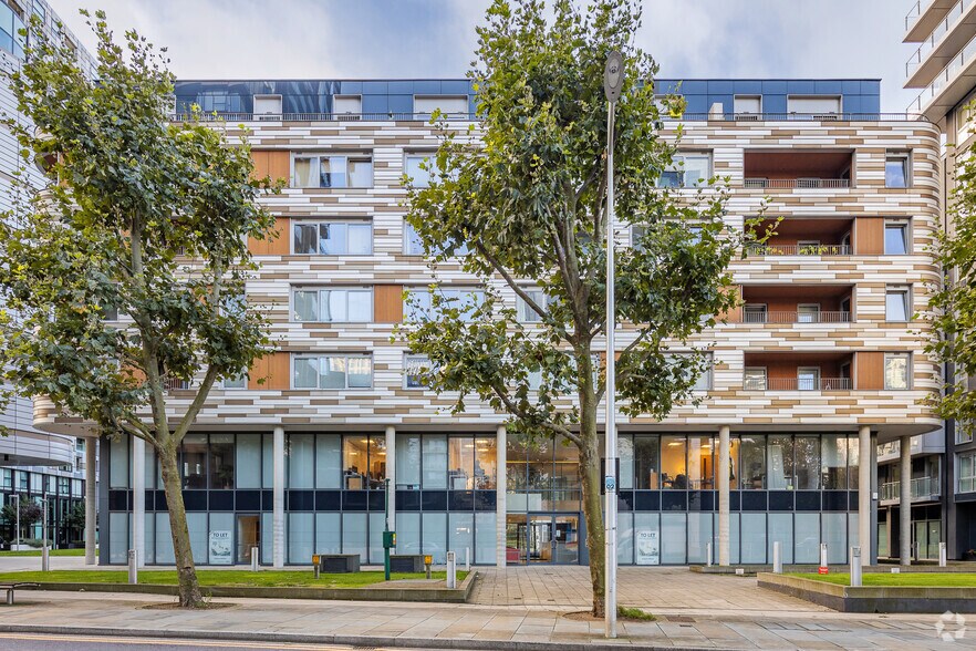 5 Indescon Sq, Londres à louer - Photo du bâtiment - Image 3 de 3