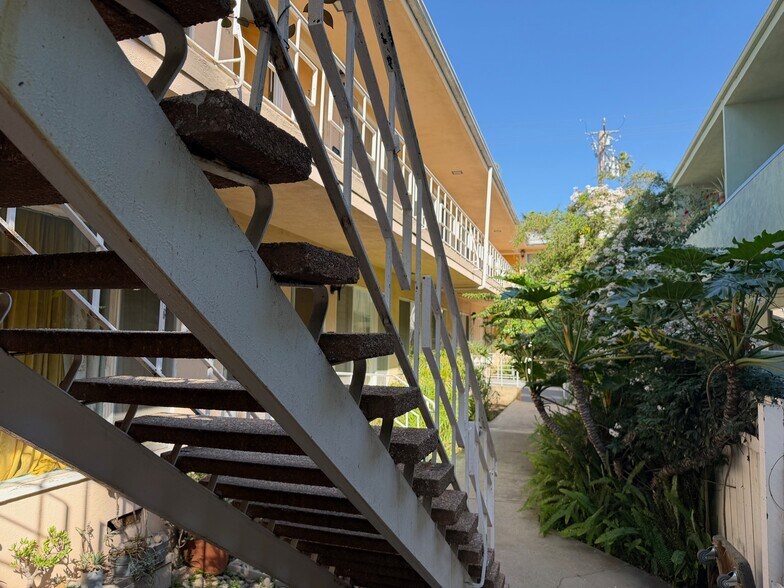 1129 Lincoln Blvd, Santa Monica, CA à vendre - Photo du bâtiment - Image 3 de 5