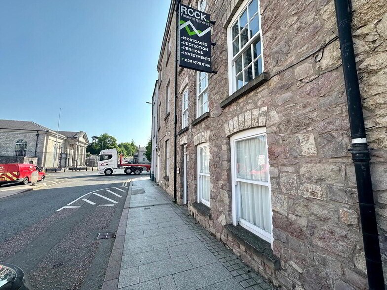 23 College St, Armagh à louer - Photo du bâtiment - Image 2 de 2