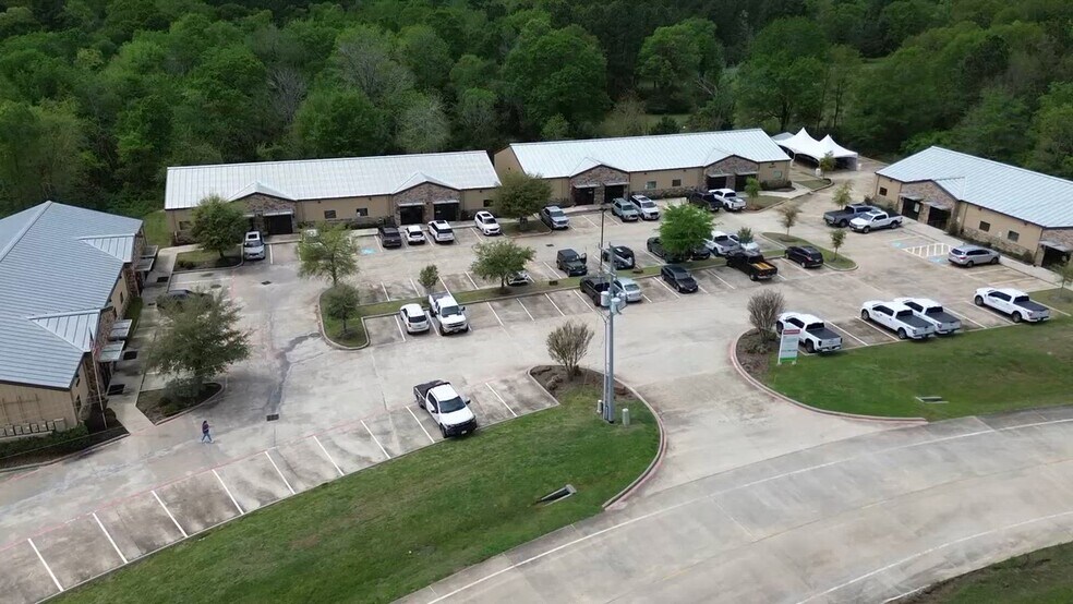 15349 Summit Park Dr, Montgomery, TX à louer - Vidéo sur l’inscription commerciale - Image 3 de 39