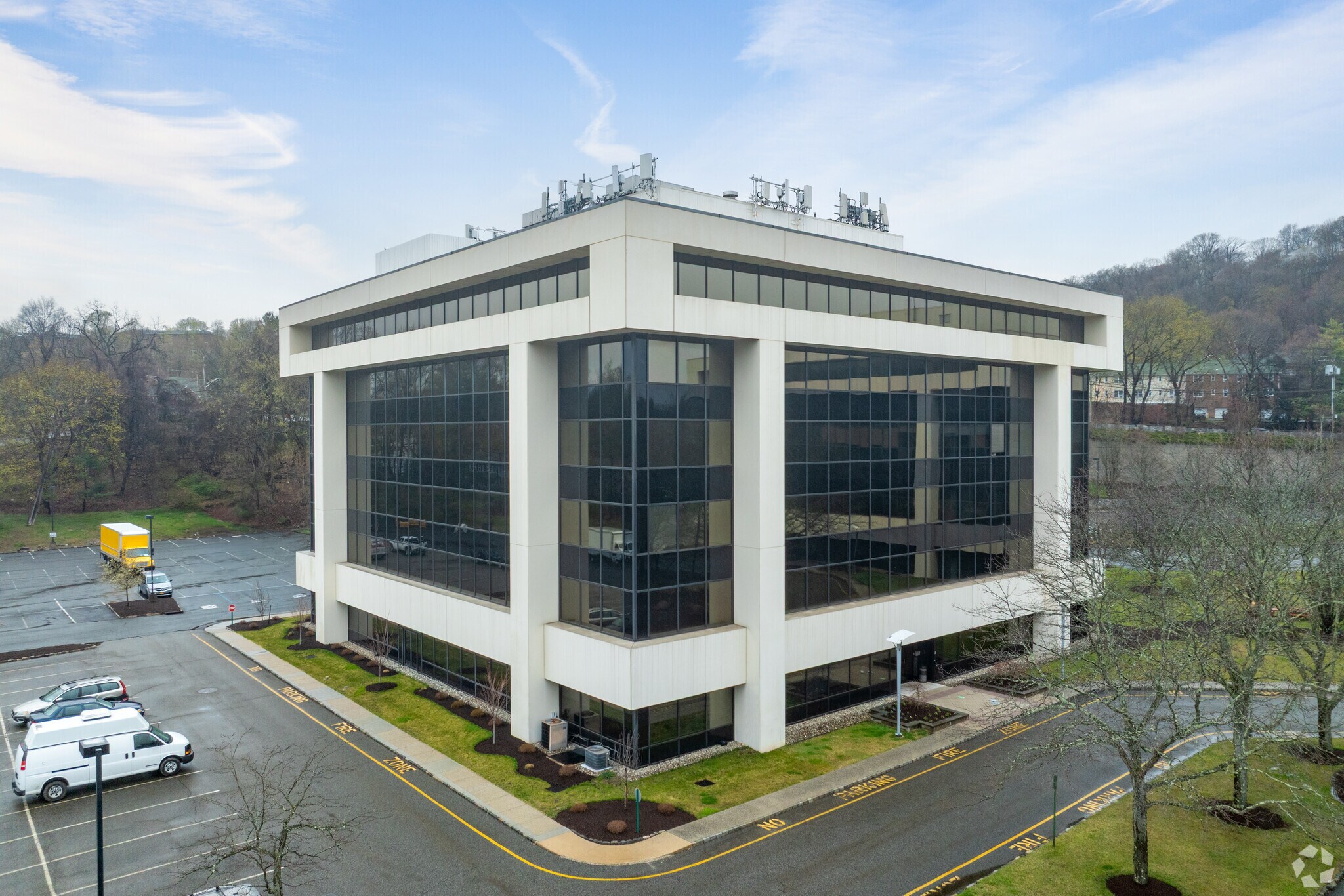 220 White Plains Rd, Tarrytown, NY for lease Primary Photo- Image 1 of 5