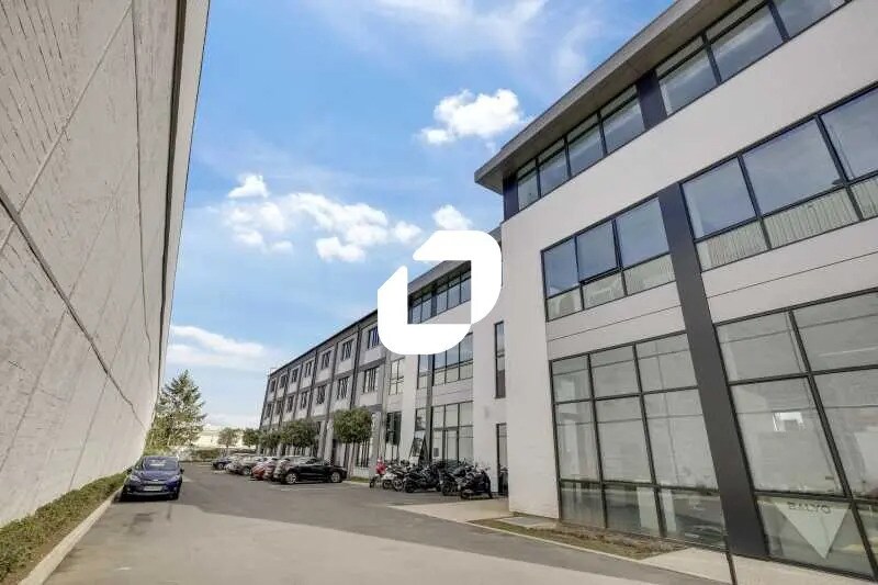 Bureau dans Ivry-sur-Seine à louer - Photo du bâtiment - Image 2 de 33