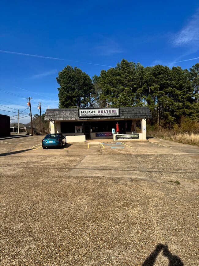 More details for 902 W Panola St, Carthage, TX - Retail for Lease