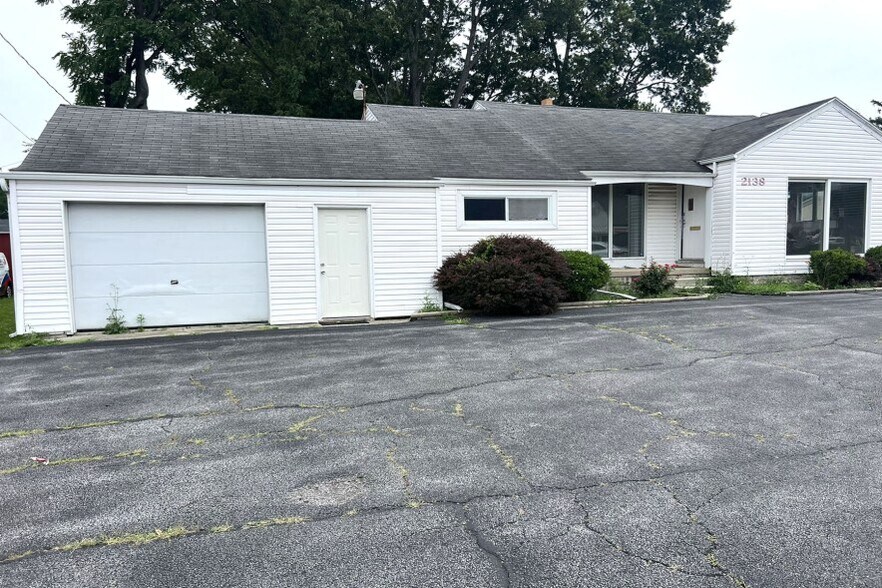 2138 N Reynolds Rd, Toledo, OH à louer - Photo du bâtiment - Image 2 de 2