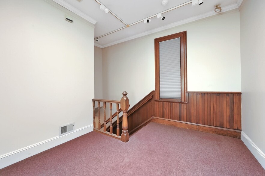 28 N Dean St, Englewood, NJ for lease - Interior Photo - Image 2 of 15