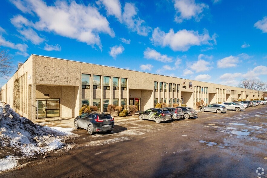9601-9635 Rue Clément, Montréal, QC for sale - Building Photo - Image 2 of 11