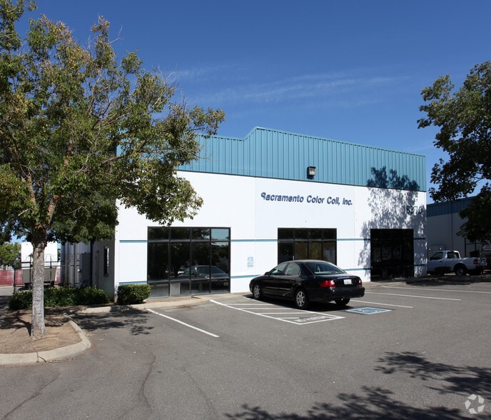 8370 Rovana Cir, Sacramento, CA for lease - Primary Photo - Image 1 of 7