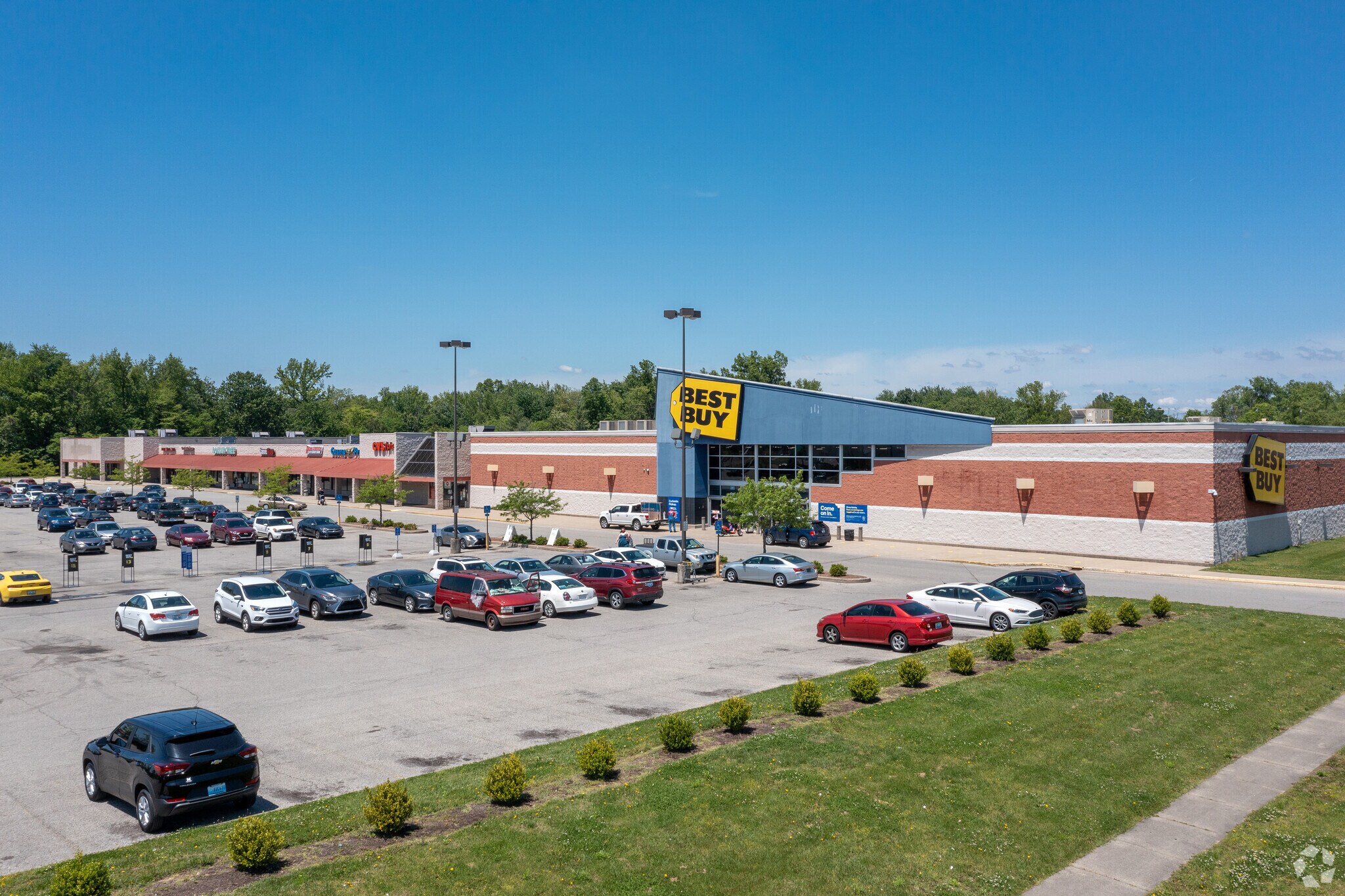 4235-4259 Outer Loop, Louisville, KY for lease Building Photo- Image 1 of 6