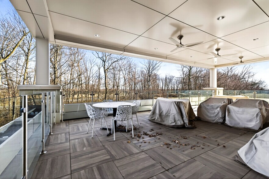 2200 Miami Valley Dr, Dayton, OH à vendre - Photo du bâtiment - Image 3 de 7