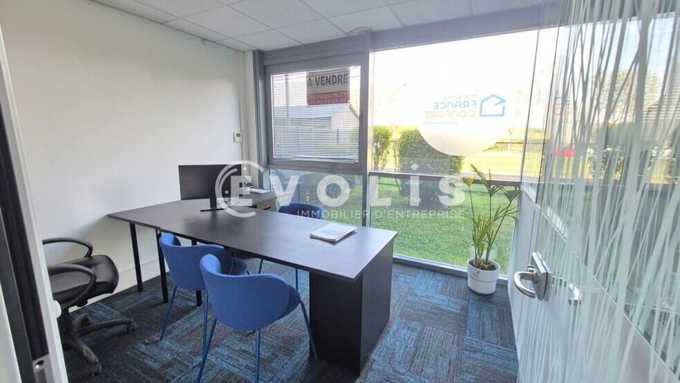 Office in Magny-le-Hongre for lease - Interior Photo - Image 3 of 11
