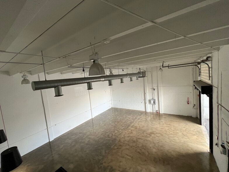 2340 NW 7th Pl, Miami, FL à louer - Photo intérieure - Image 3 de 6