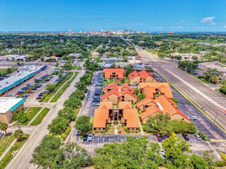 2831 Ringling Blvd, Sarasota, FL à vendre - Photo du bâtiment - Image 2 de 24