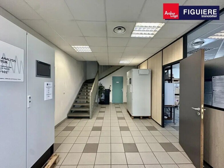 465 Rue Claude Nicolas Ledoux, Aix-en-Provence à louer - Photo du bâtiment - Image 2 de 12