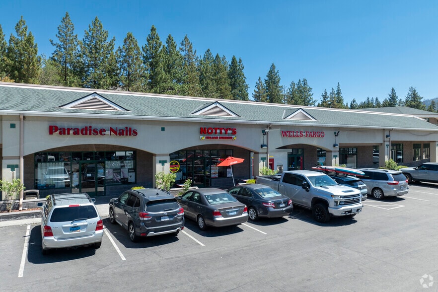 212 Elks Point Rd, Zephyr Cove, NV à louer - Photo du bâtiment - Image 2 de 8