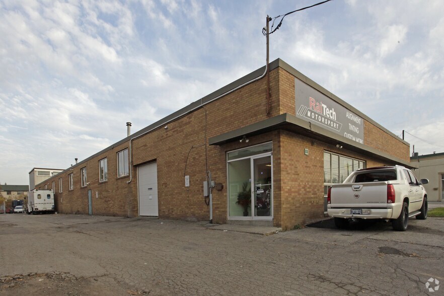 131 Oakdale Rd, Toronto, ON à louer - Photo du bâtiment - Image 2 de 5