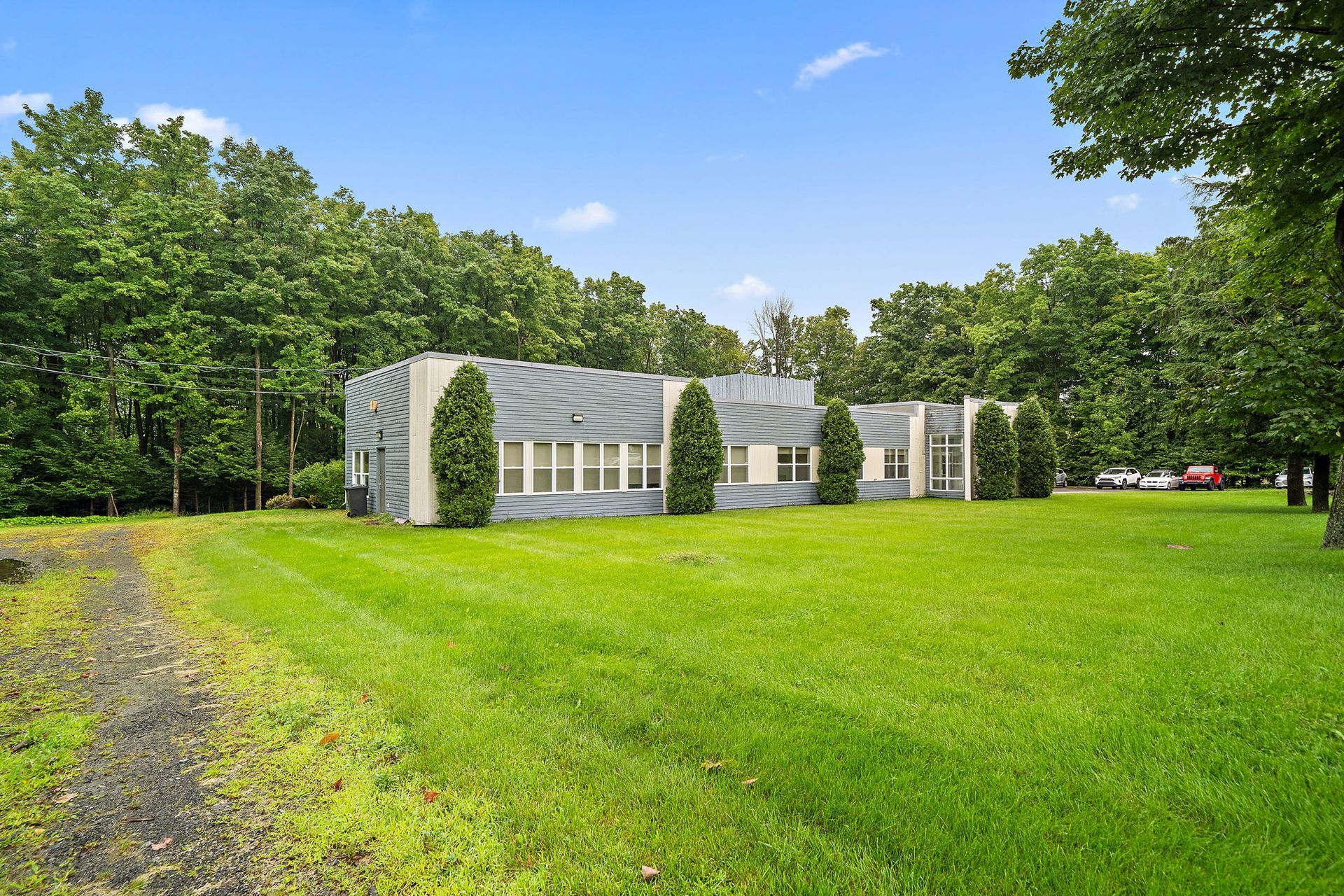 45 Rue Du Pacifique E, Bromont, QC for sale Primary Photo- Image 1 of 1