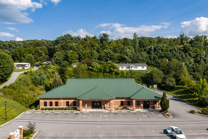 26208 Lee Hwy, Abingdon, VA à louer - Photo du bâtiment - Image 2 de 38