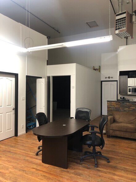 3208 8th Ave NE, Calgary, AB à vendre - Photo du bâtiment - Image 1 de 1