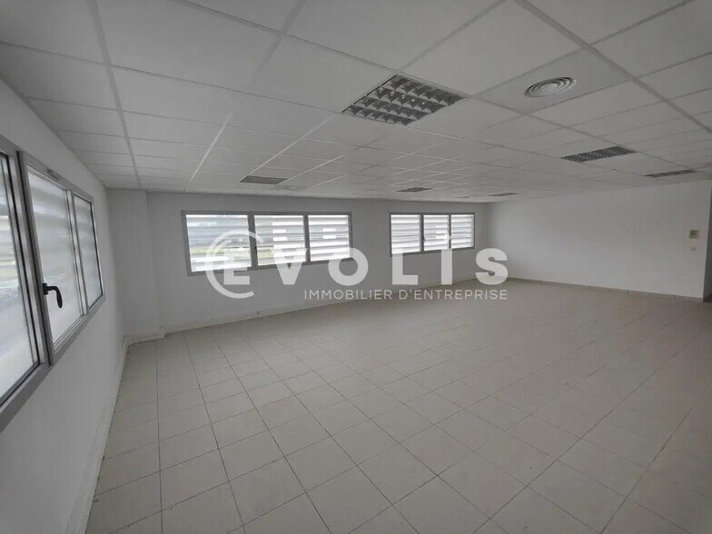 Office in Grigny for lease - Interior Photo - Image 3 of 12