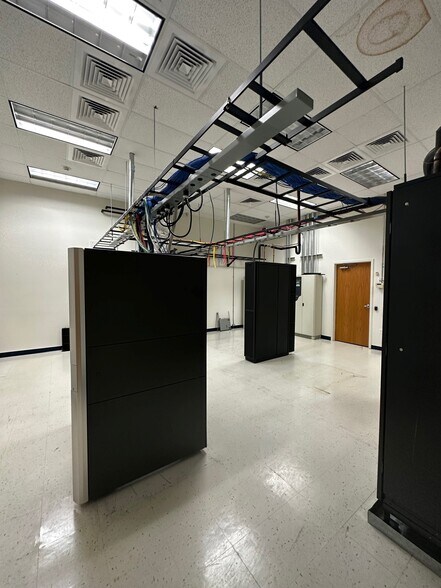 301 Hammer Mill Rd, Rocky Hill, CT for lease - Interior Photo - Image 2 of 13