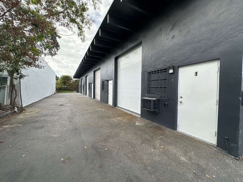5818 SW 28th St, West Hollywood, FL à vendre - Photo du bâtiment - Image 3 de 8
