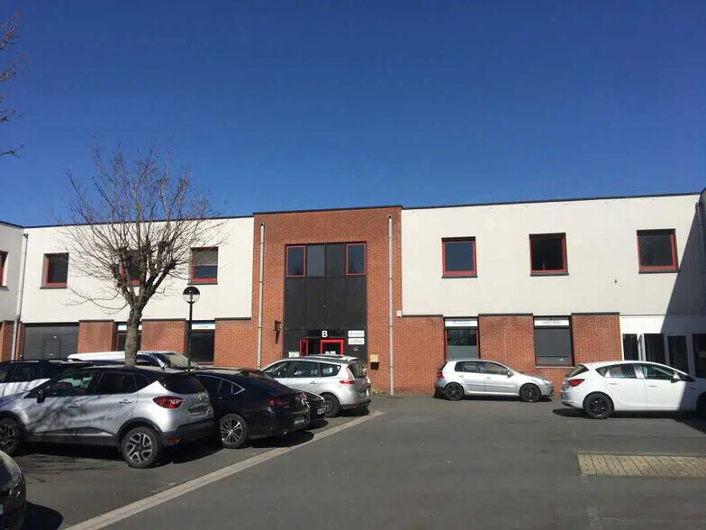 Bureau dans La Madeleine à louer - Photo du bâtiment - Image 2 de 6