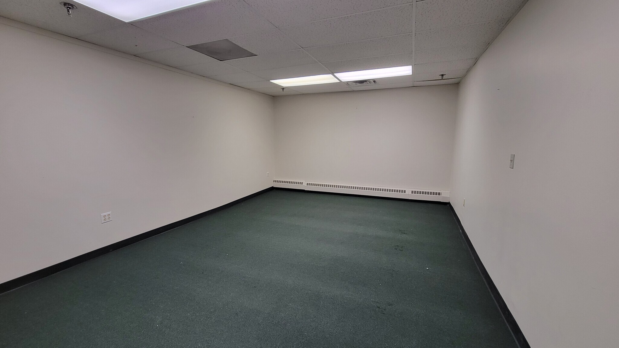 400-408 W Superior St, Duluth, MN for lease Interior Photo- Image 1 of 4