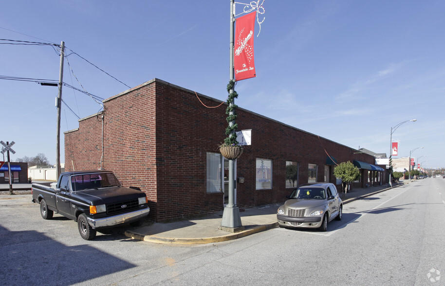 214-220 S Main St, Fountain Inn, SC à vendre - Photo principale - Image 1 de 1