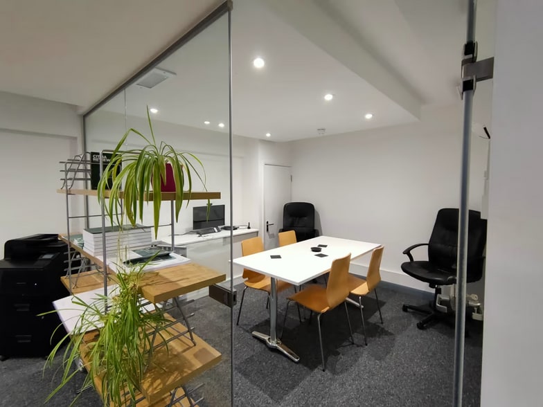 1 Commercial Rd, Eastbourne for lease - Interior Photo - Image 2 of 11