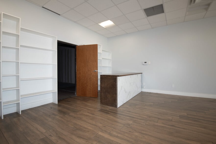 26744 E University Dr, Little Elm, TX for lease - Interior Photo - Image 3 of 7